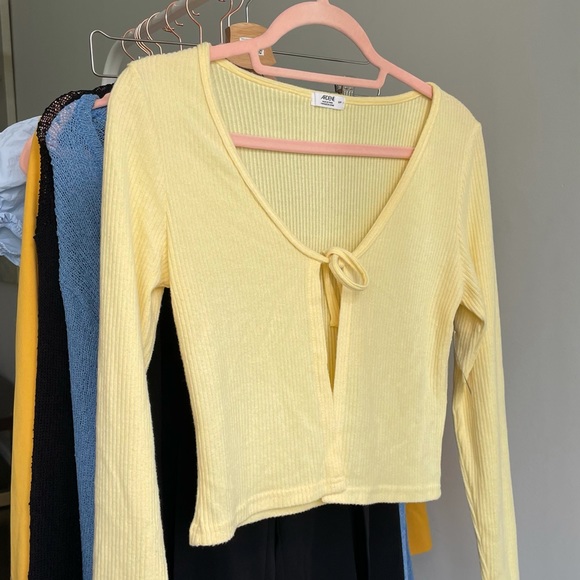 Summer shirts (sold separately) - Picture 4 of 4